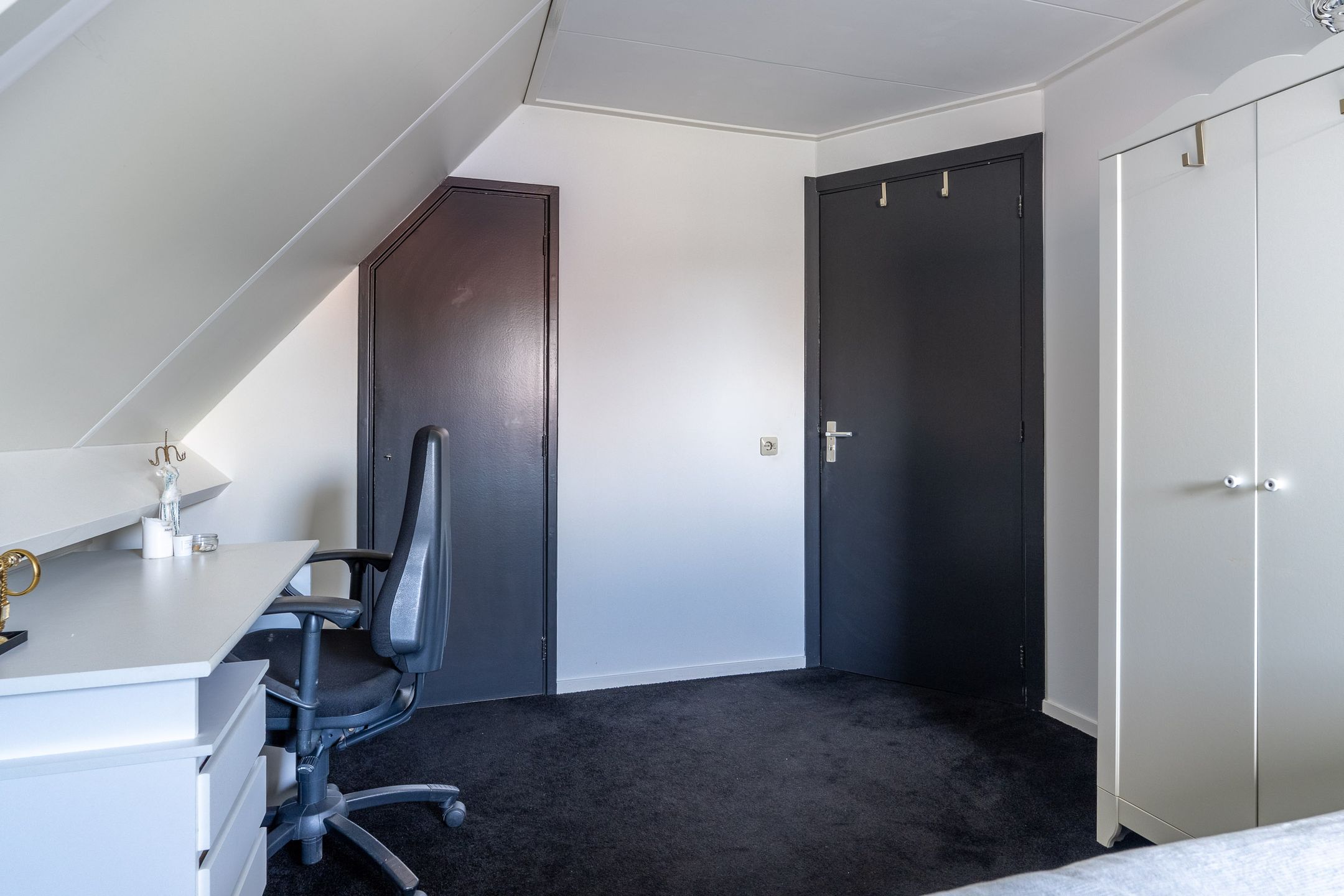 Spacious Detached Home with Double Garage in De Westereen — 33