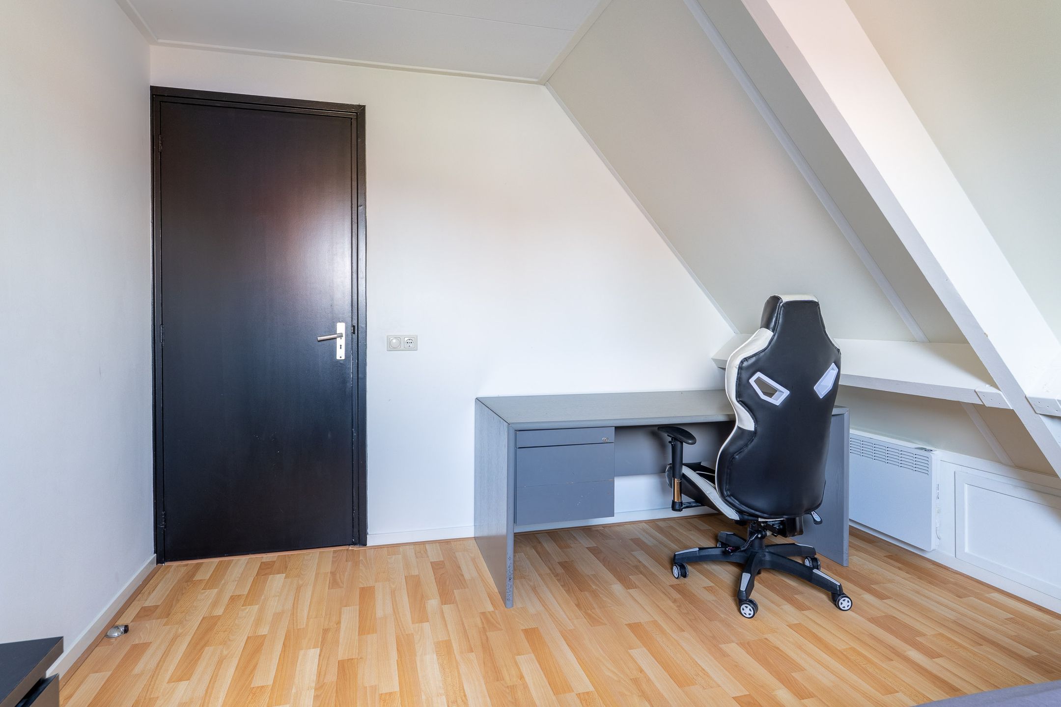 Spacious Detached Home with Double Garage in De Westereen — 36