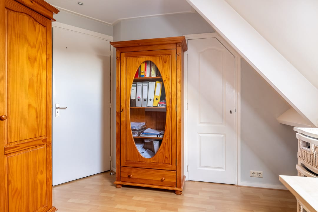 Spacious Detached Home with Double Garage in De Westereen — 37