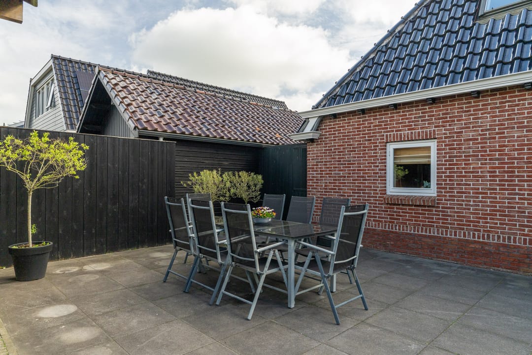 Spacious Detached Home with Double Garage in De Westereen — 43
