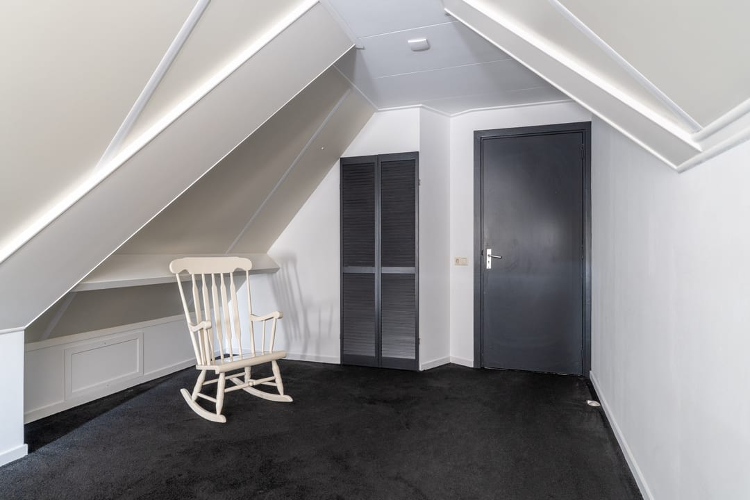 Spacious Detached Home with Double Garage in De Westereen — 32