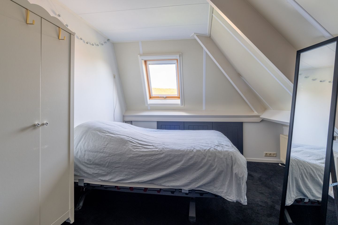 Spacious Detached Home with Double Garage in De Westereen — 34