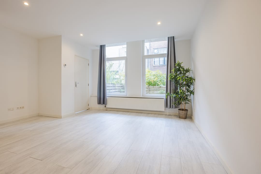 Photo 2 of Oostmaasstraat 49-A