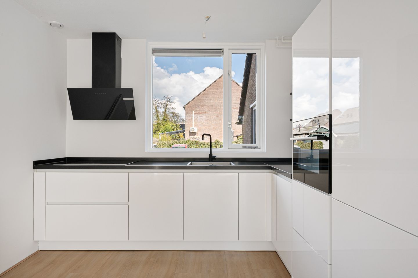 Photo 19 of Schuur 87