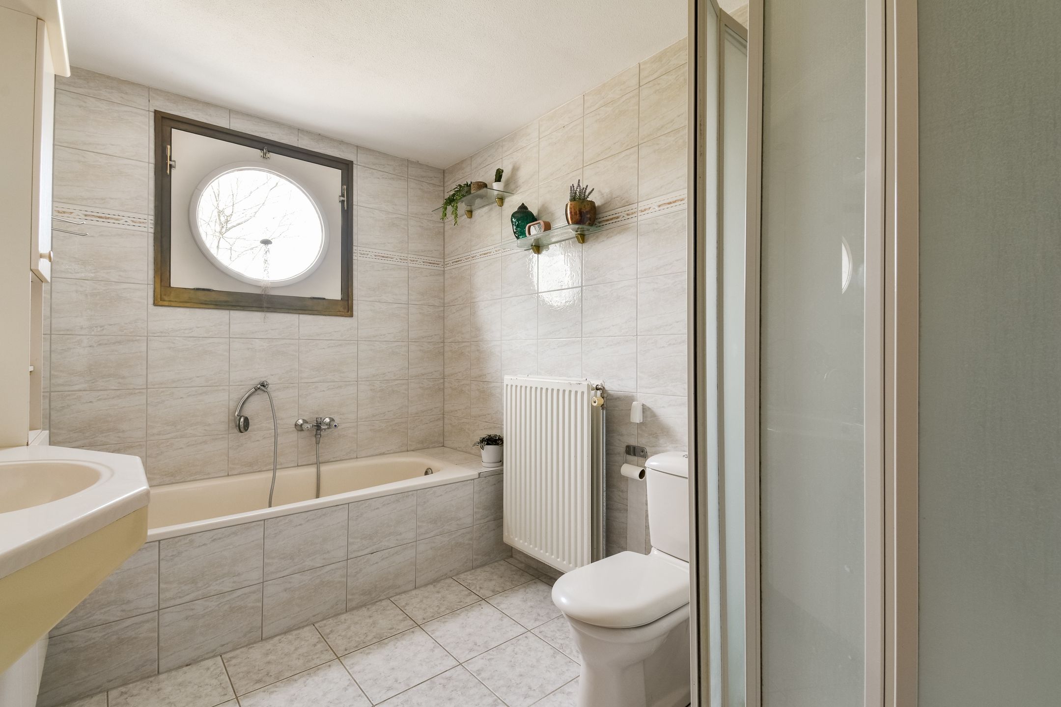 Spacious Family Home with 5 Bedrooms and Solar Panels in Faunabuurt — 15