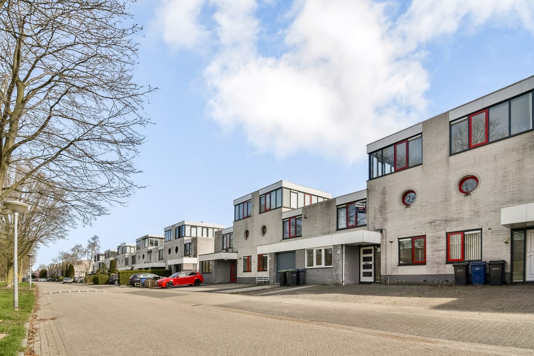 Spacious Family Home with 5 Bedrooms and Solar Panels in Faunabuurt — 23