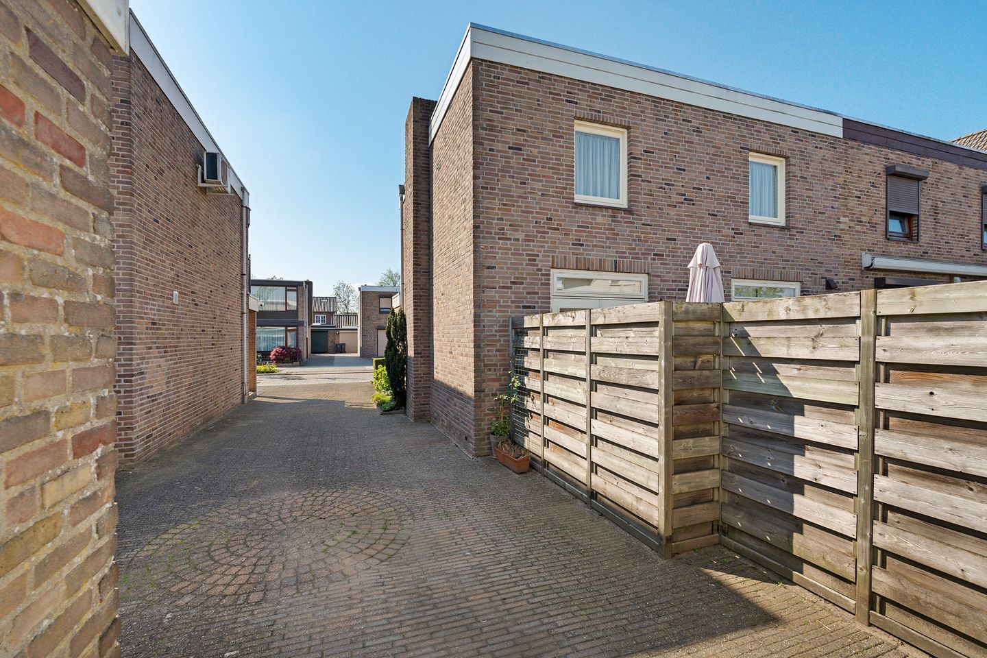 Semi-detached home with garage near Oss center — 34