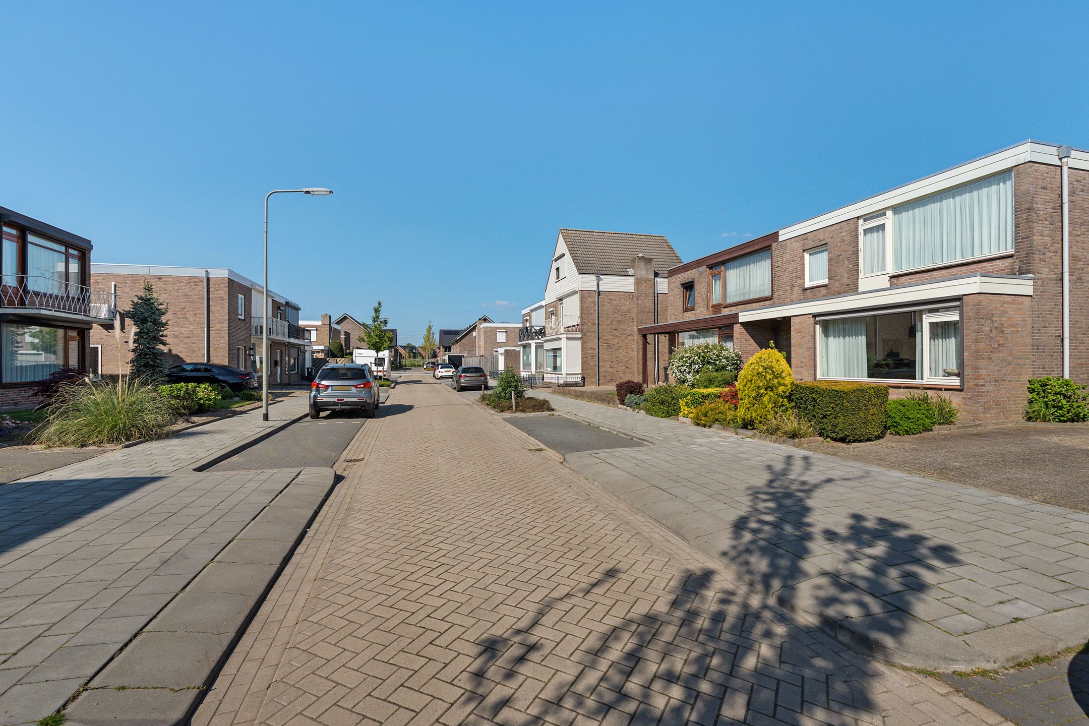 Semi-detached home with garage near Oss center — 36