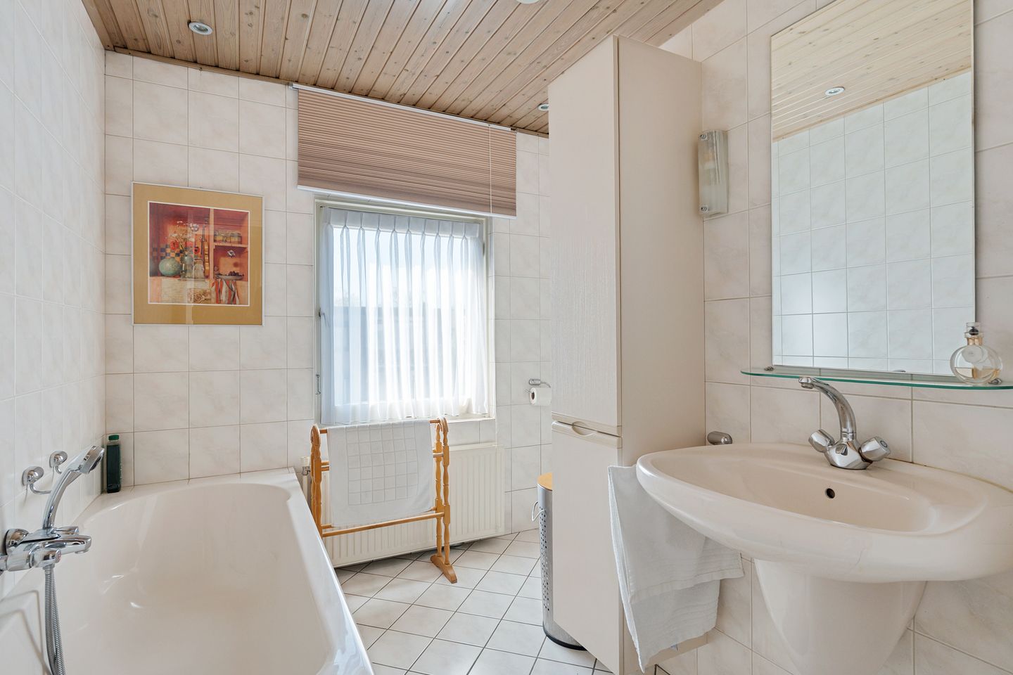 Semi-detached home with garage near Oss center — 25