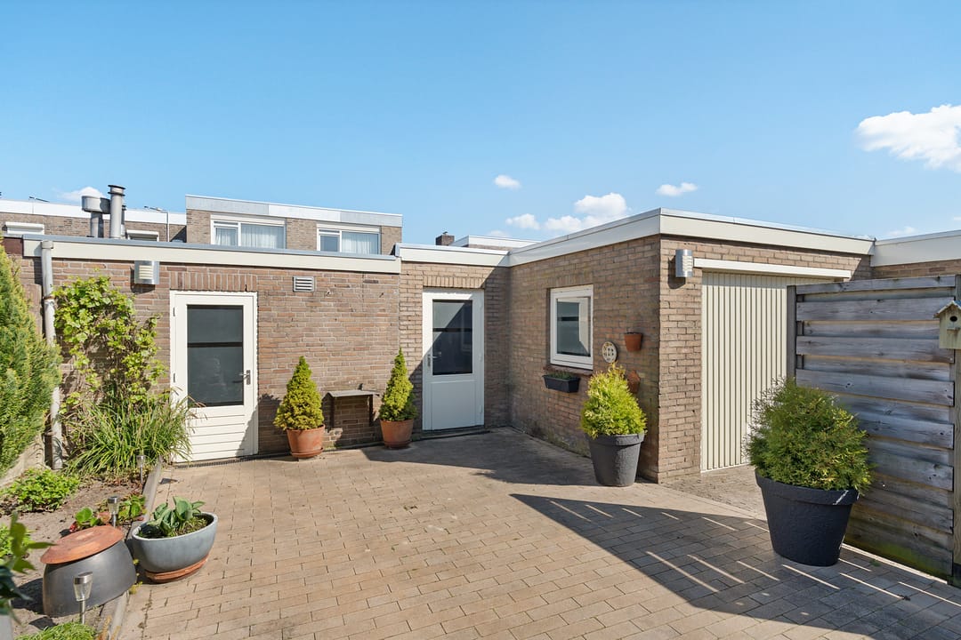Semi-detached home with garage near Oss center — 31