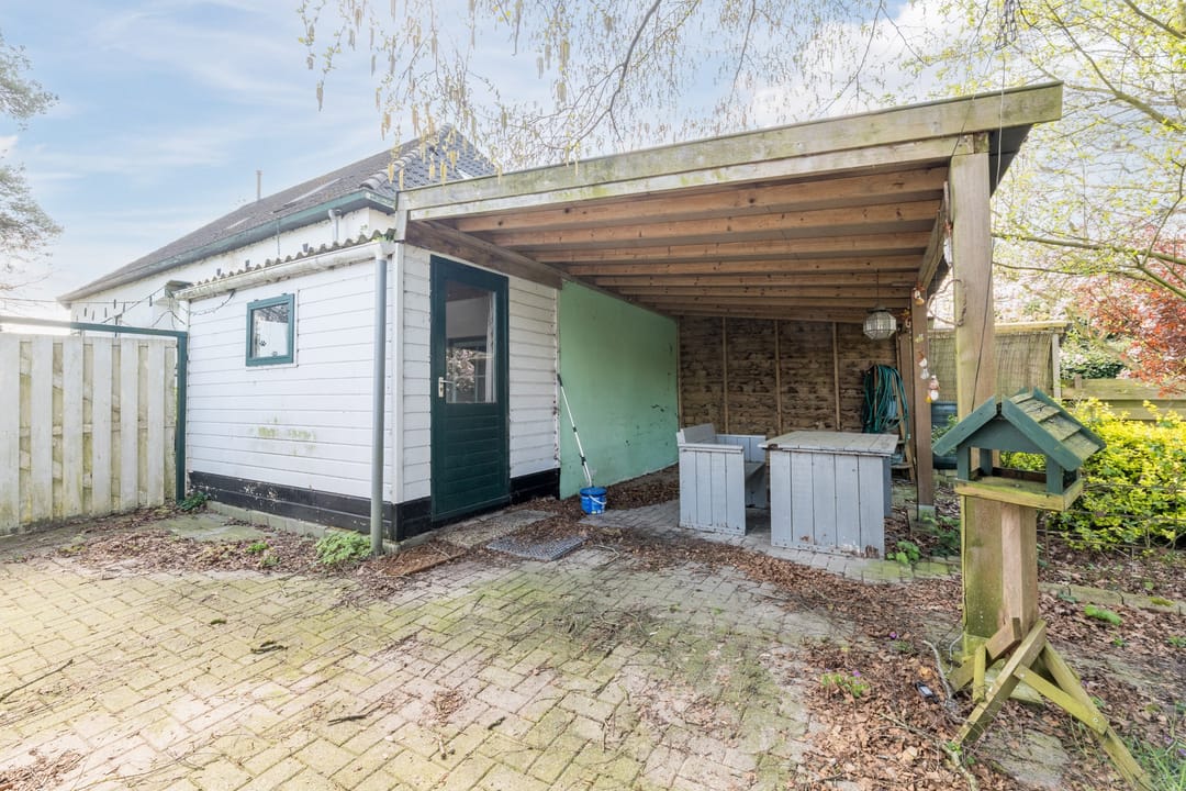 Characterful semi-detached home on generous 1,045 m² plot in rural Stadskanaal — 32