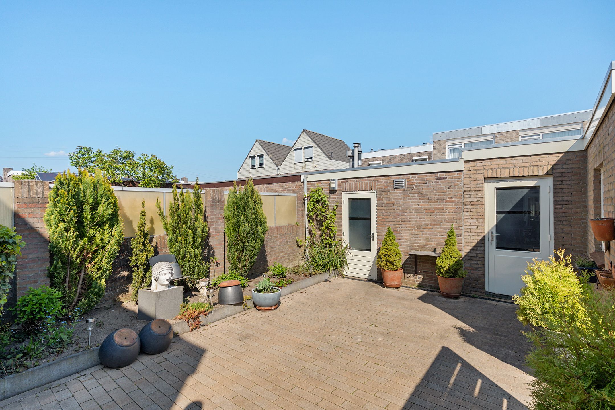 Semi-detached home with garage near Oss center — 30