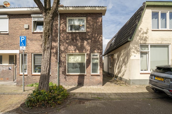 Hoekwoning te koop: Everhardt van der Marckstraat 16, Enschede