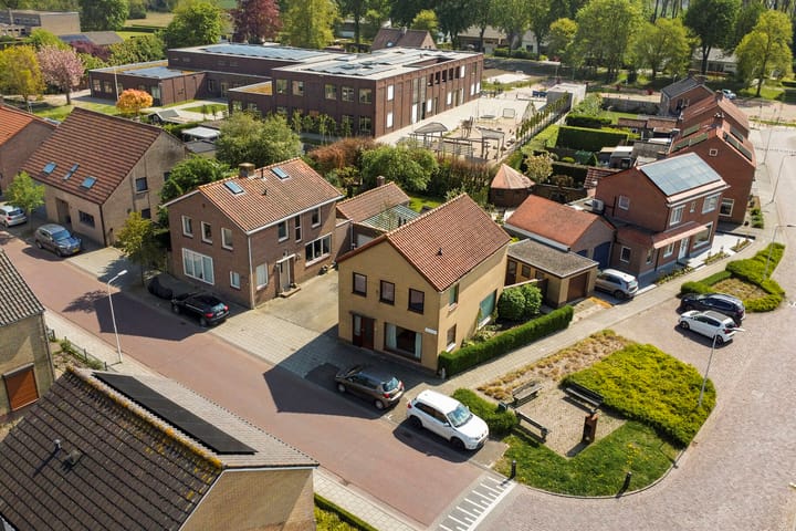 Photo 4 of Burchtstraat 15