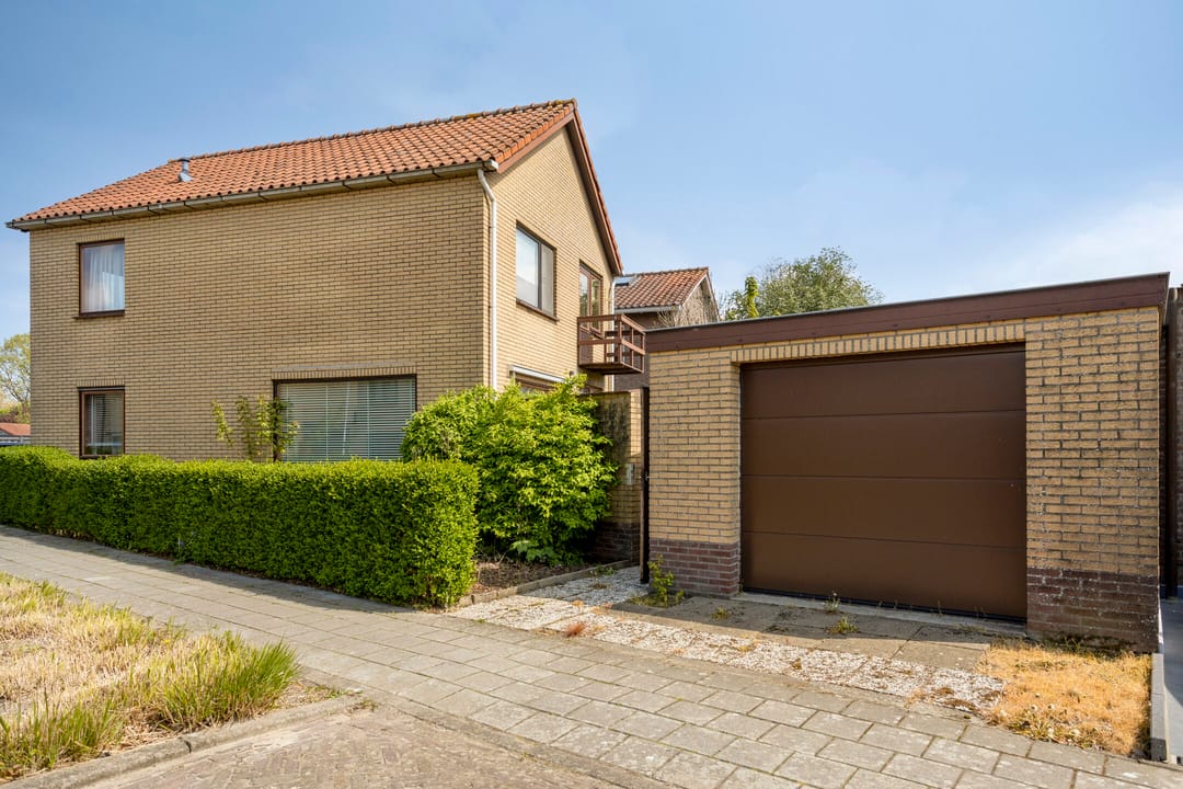 Detached house with garage and south-facing garden in quiet Aardenburg neighborhood — 28