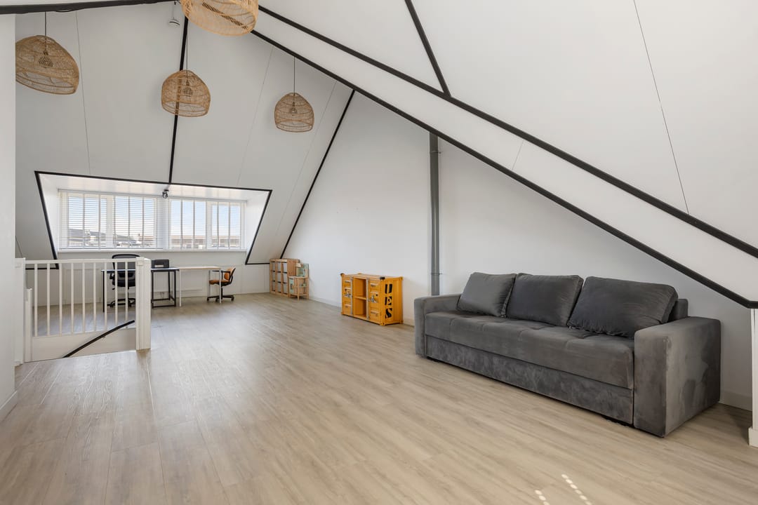 Spacious Semi-Detached Home with Luxury Finishes and Garage — 32