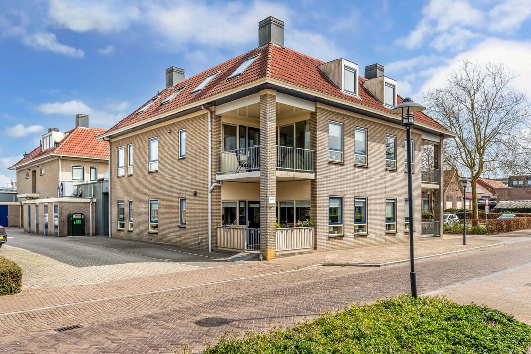 Photo 32 of Weemstraat 8