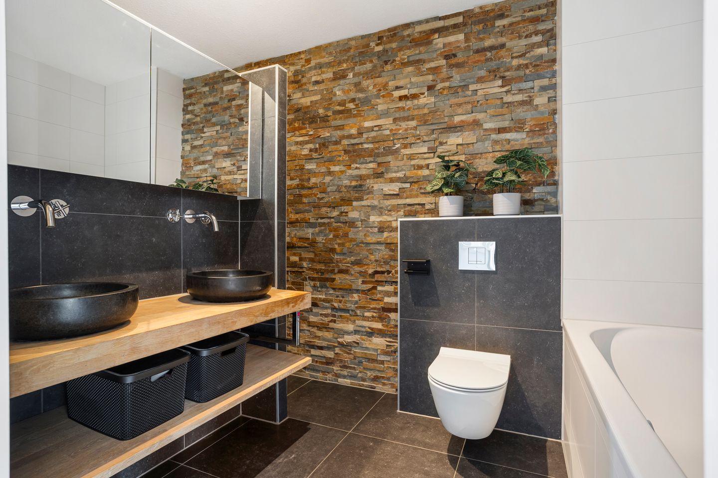 Spacious Semi-Detached Home with Luxury Finishes and Garage — 29