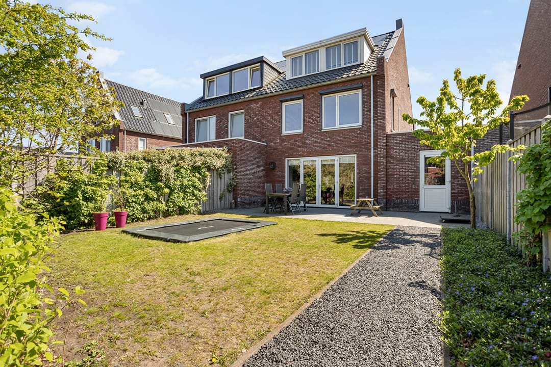 Spacious Semi-Detached Home with Luxury Finishes and Garage — 37