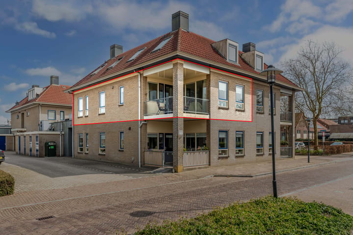 Photo 3 of Weemstraat 8