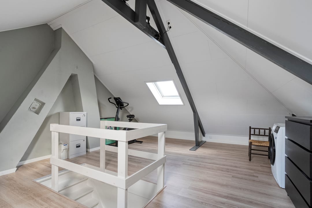 Photo 32 of Leliestraat 57