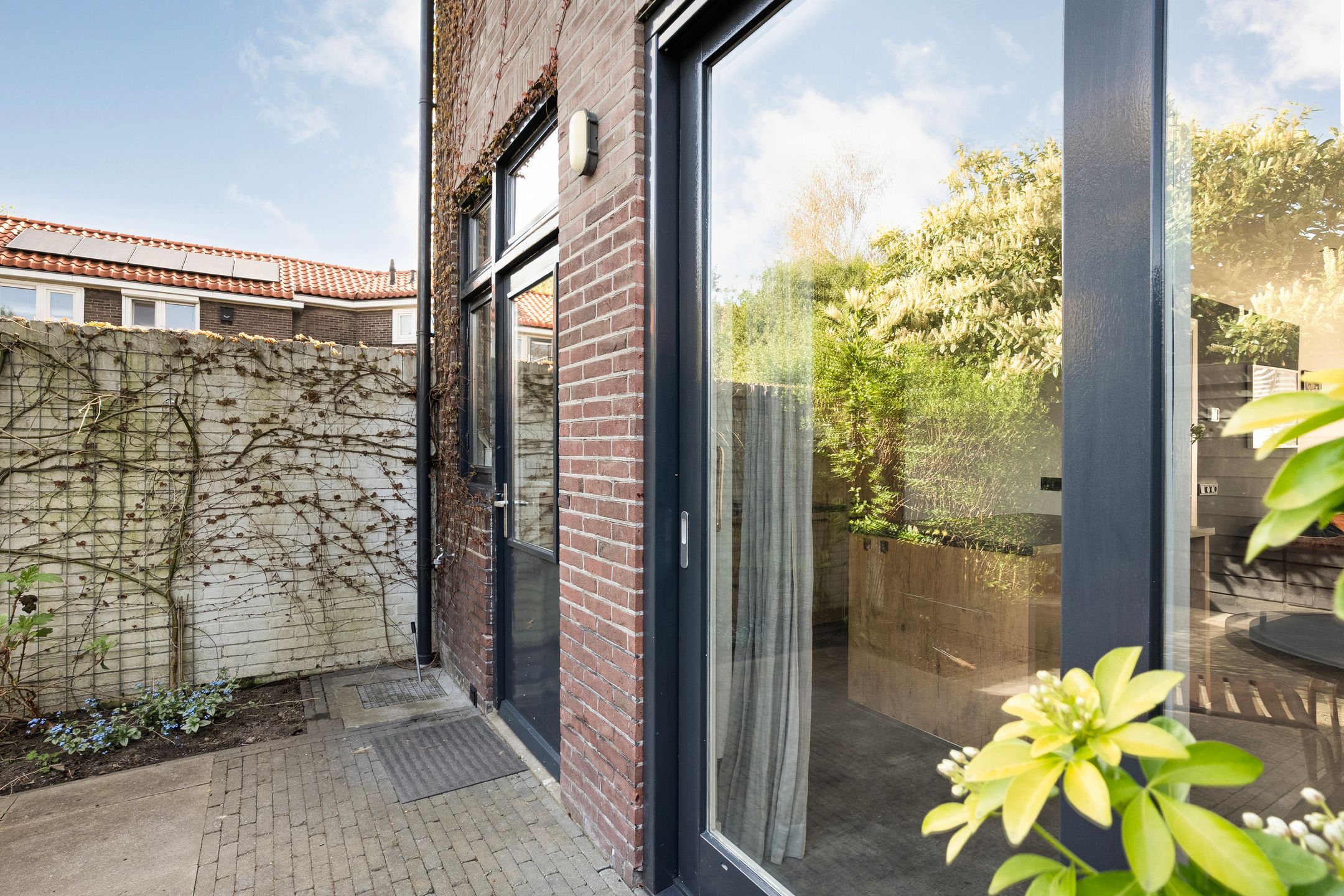 Photo 42 of Leliestraat 57