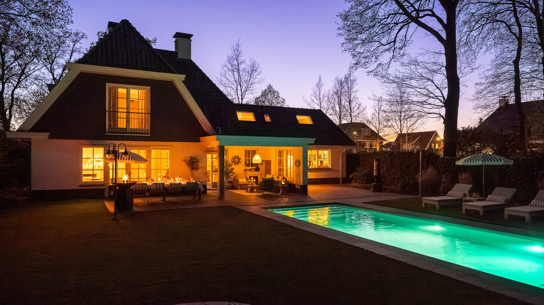 Exclusive Villa with Heated Swimming Pool in Wooded Setting — 46