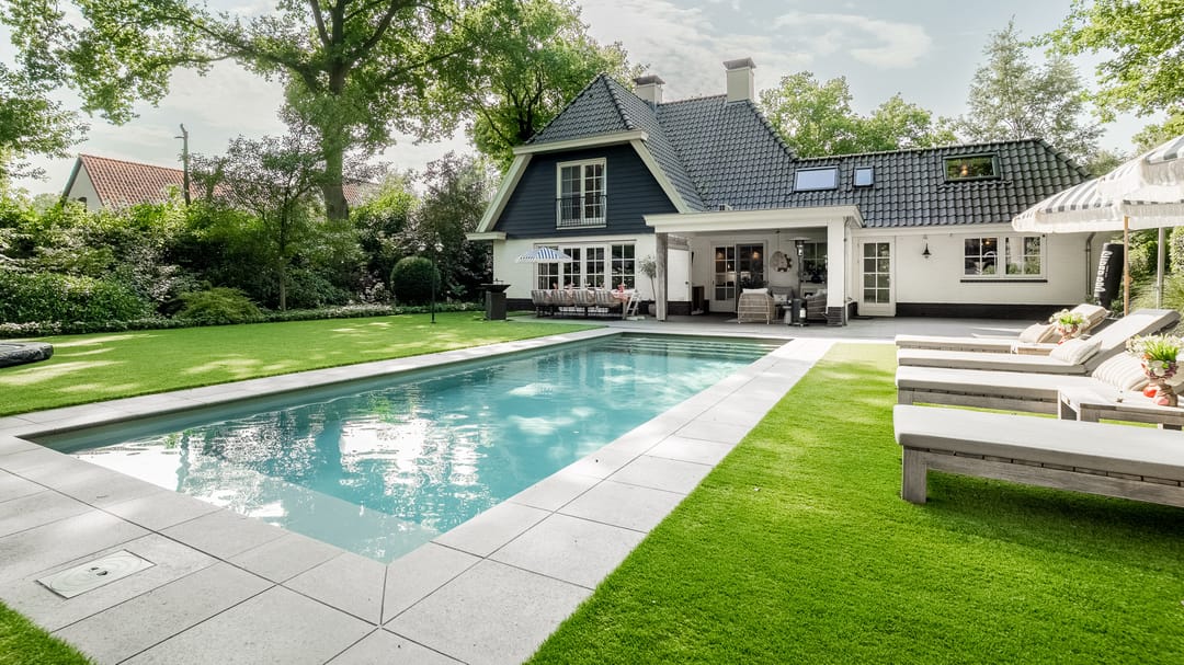 Exclusive Villa with Heated Swimming Pool in Wooded Setting — 47