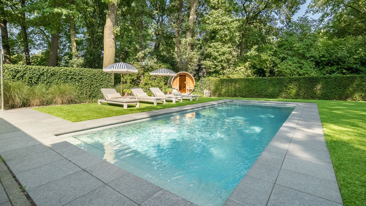Exclusive Villa with Heated Swimming Pool in Wooded Setting — 49