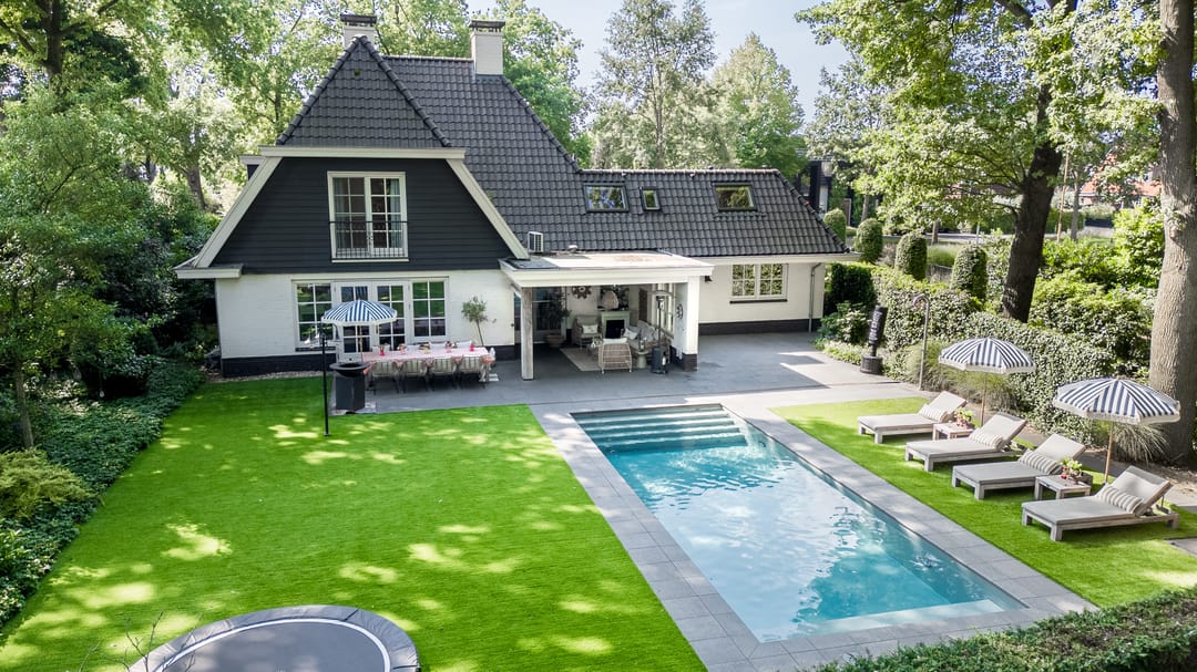 Exclusive Villa with Heated Swimming Pool in Wooded Setting — 53