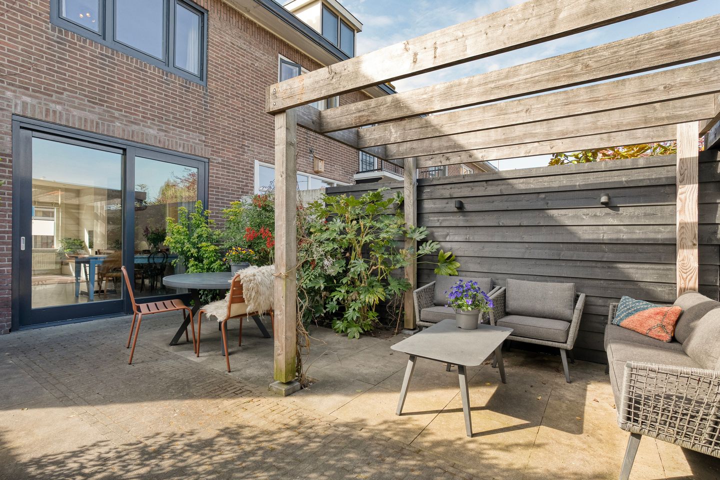 Photo 35 of Leliestraat 57