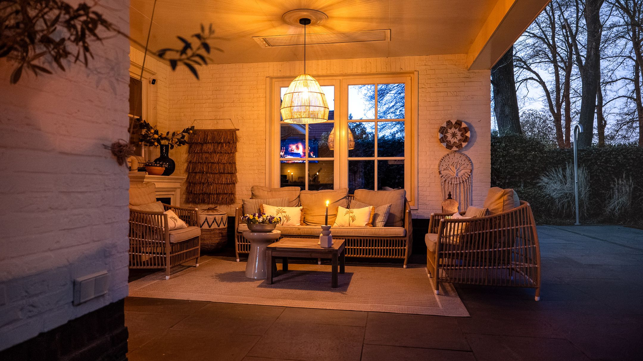 Exclusive Villa with Heated Swimming Pool in Wooded Setting — 39