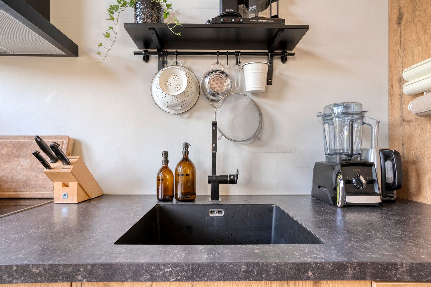 Photo 20 of Leliestraat 57