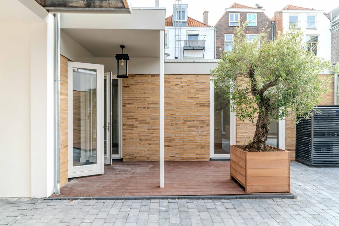 Modern Ground Floor Apartment with South-Facing Courtyard Garden in Zeeheldenkwartier — 13