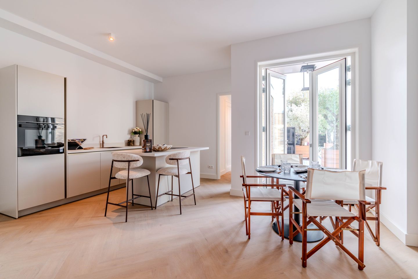 Modern Ground Floor Apartment with South-Facing Courtyard Garden in Zeeheldenkwartier — 20
