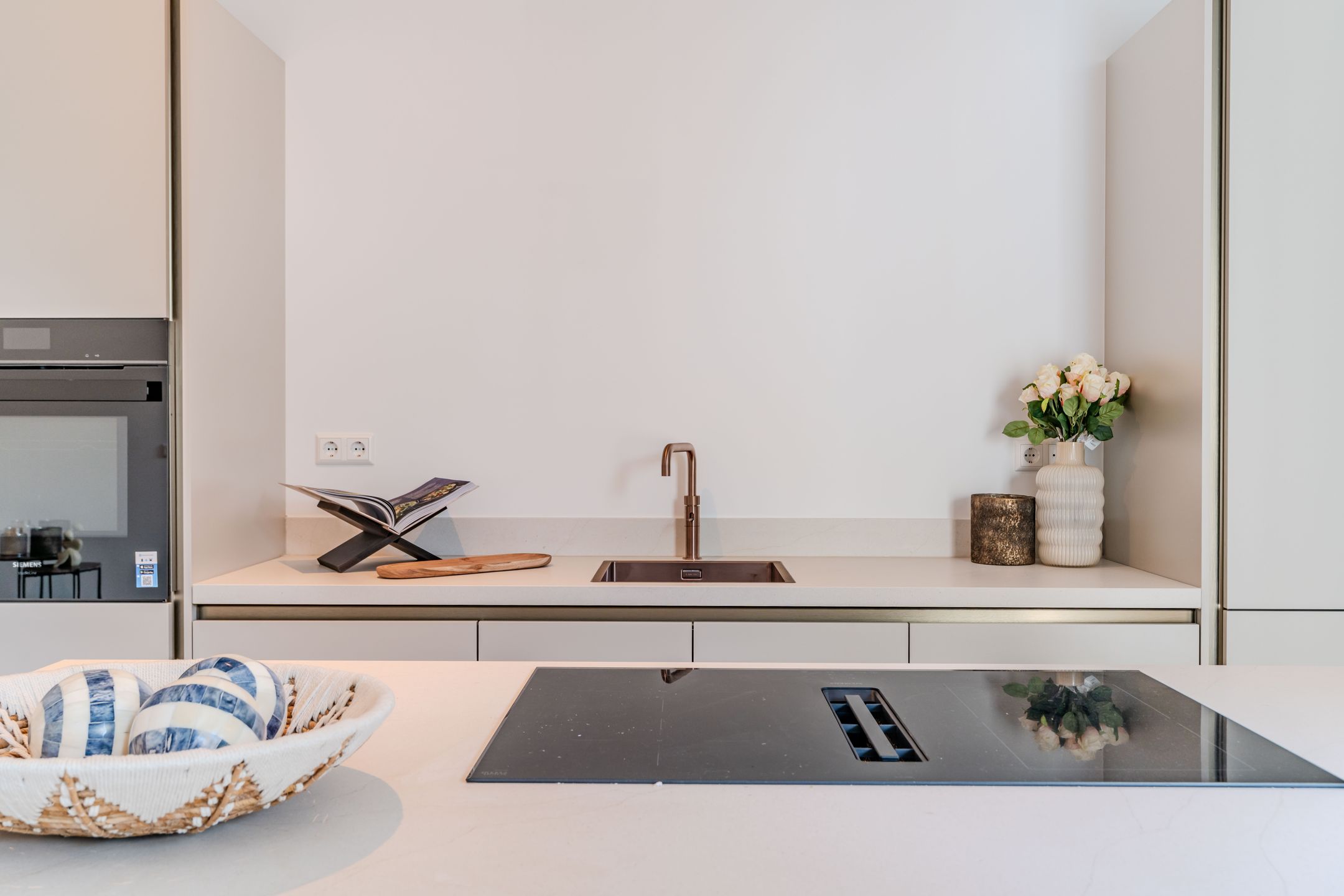Modern Ground Floor Apartment with South-Facing Courtyard Garden in Zeeheldenkwartier — 12