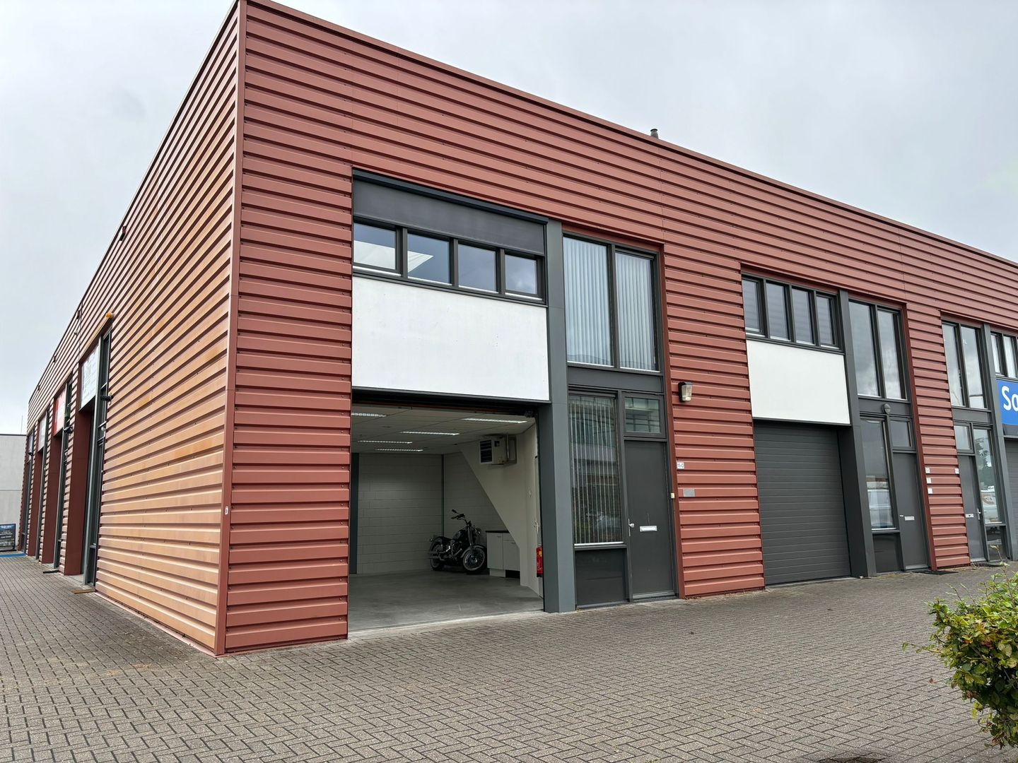 View photo 2 of Eckertstraat 13-D