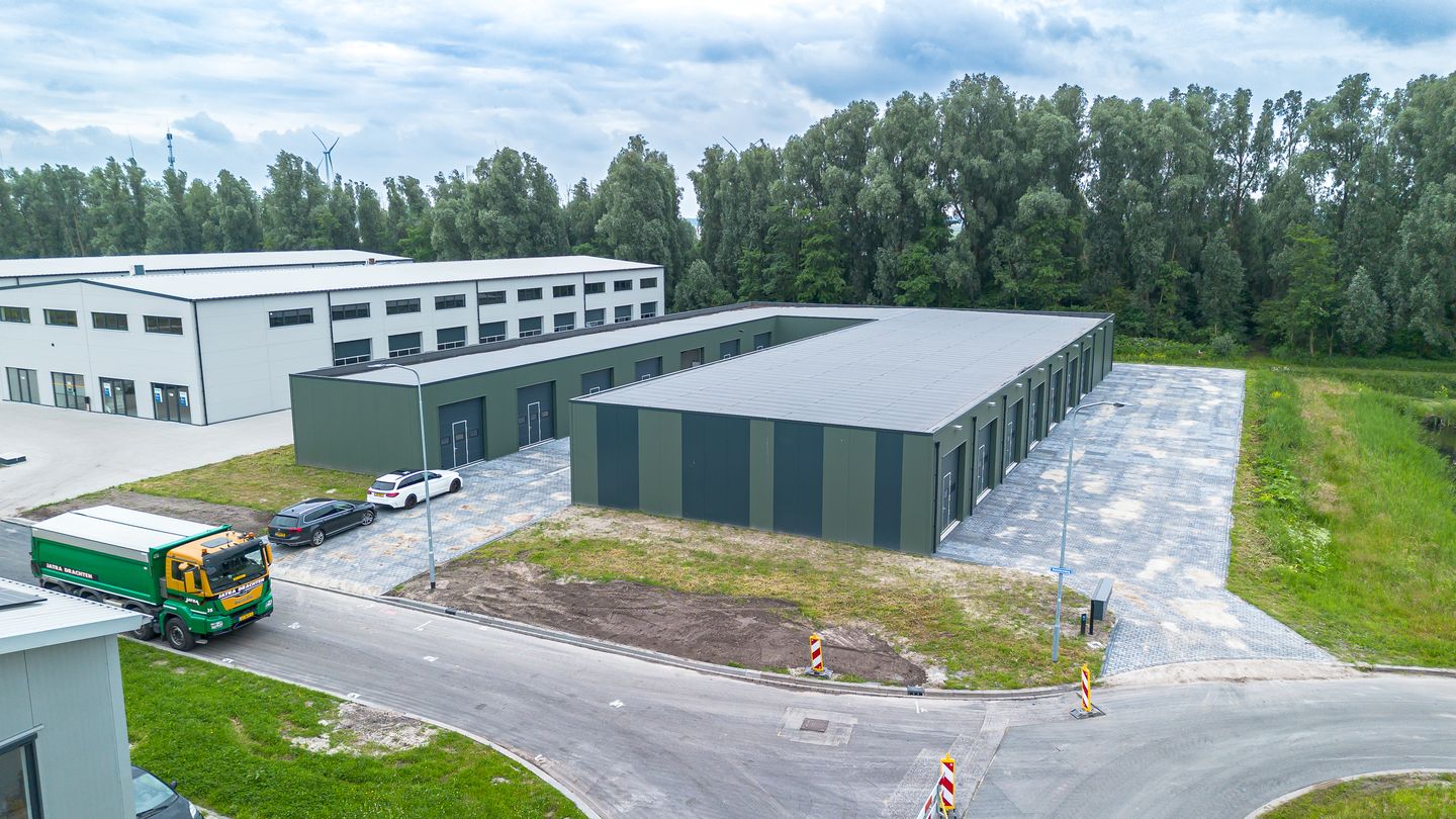 View photo 2 of Beneluxweg 114