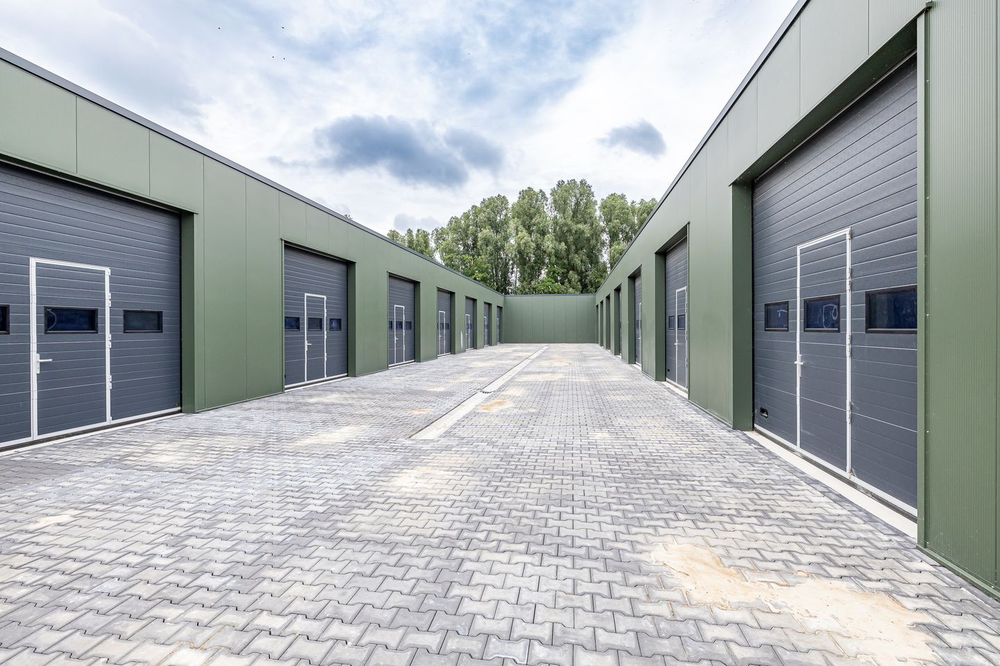 View photo 3 of Beneluxweg 114