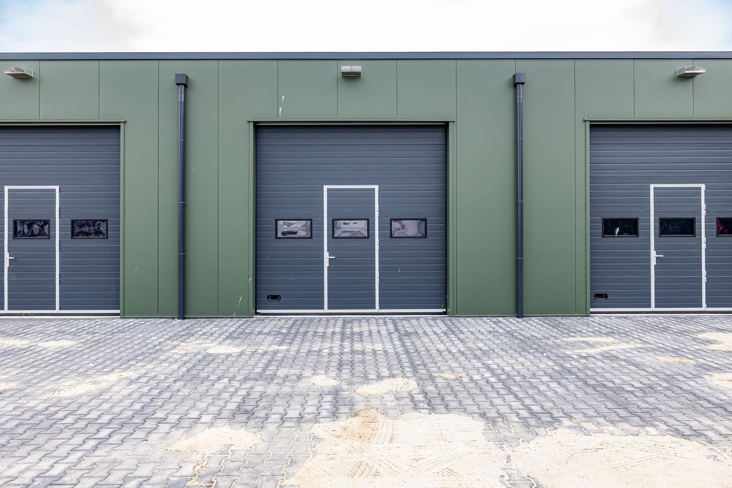 View photo 4 of Beneluxweg 114