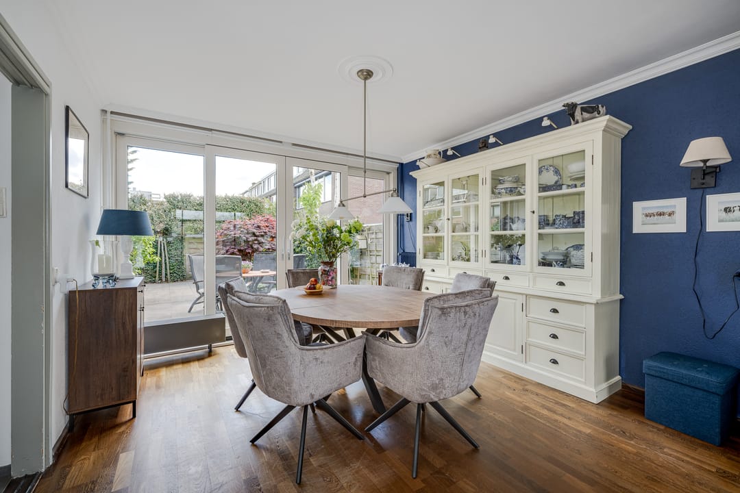 Spacious Five-Room Terraced House with Sunny Garden and Separate Garage in Family-Friendly Neighborhood — 17