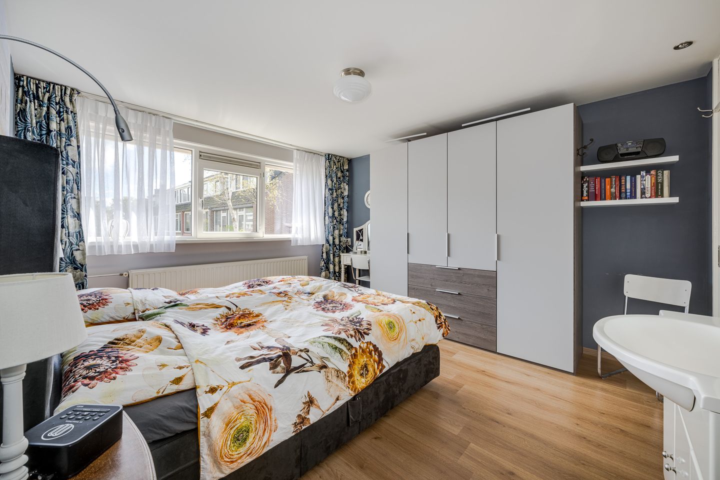 Spacious Five-Room Terraced House with Sunny Garden and Separate Garage in Family-Friendly Neighborhood — 25
