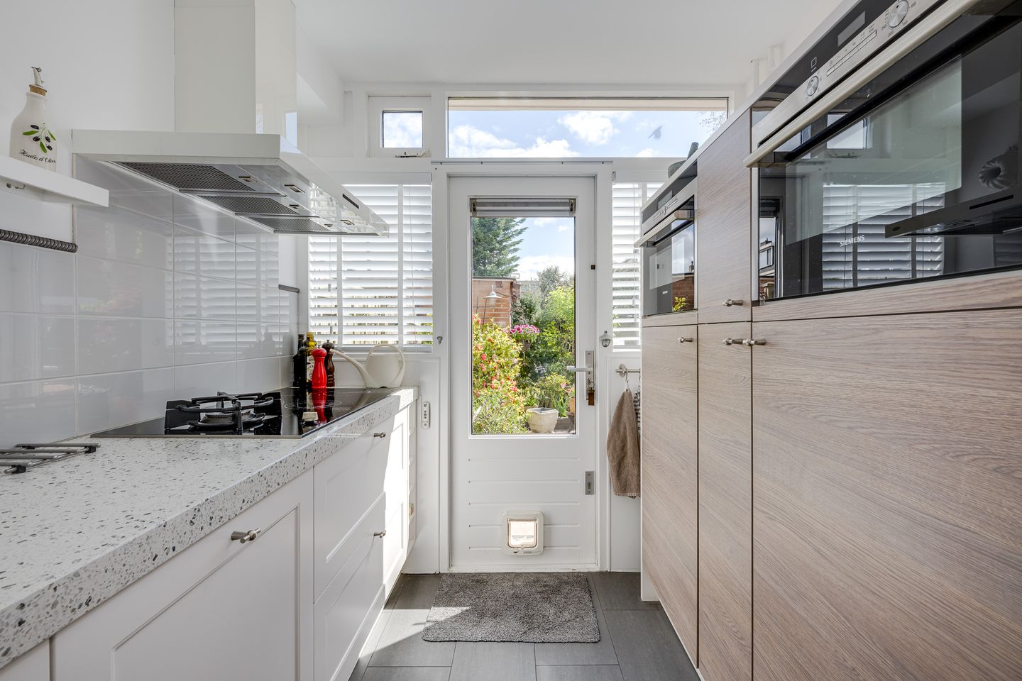 Spacious Five-Room Terraced House with Sunny Garden and Separate Garage in Family-Friendly Neighborhood — 19