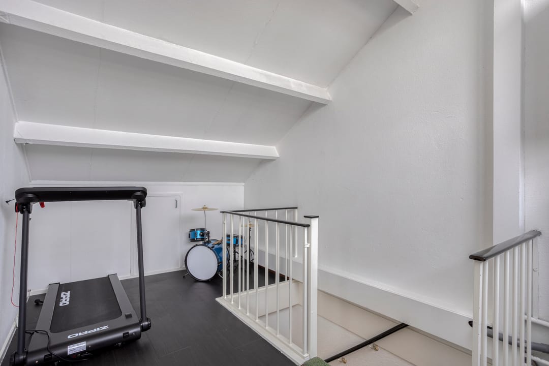 Spacious corner home with four bedrooms in family-friendly Rijnsburg neighborhood — 23