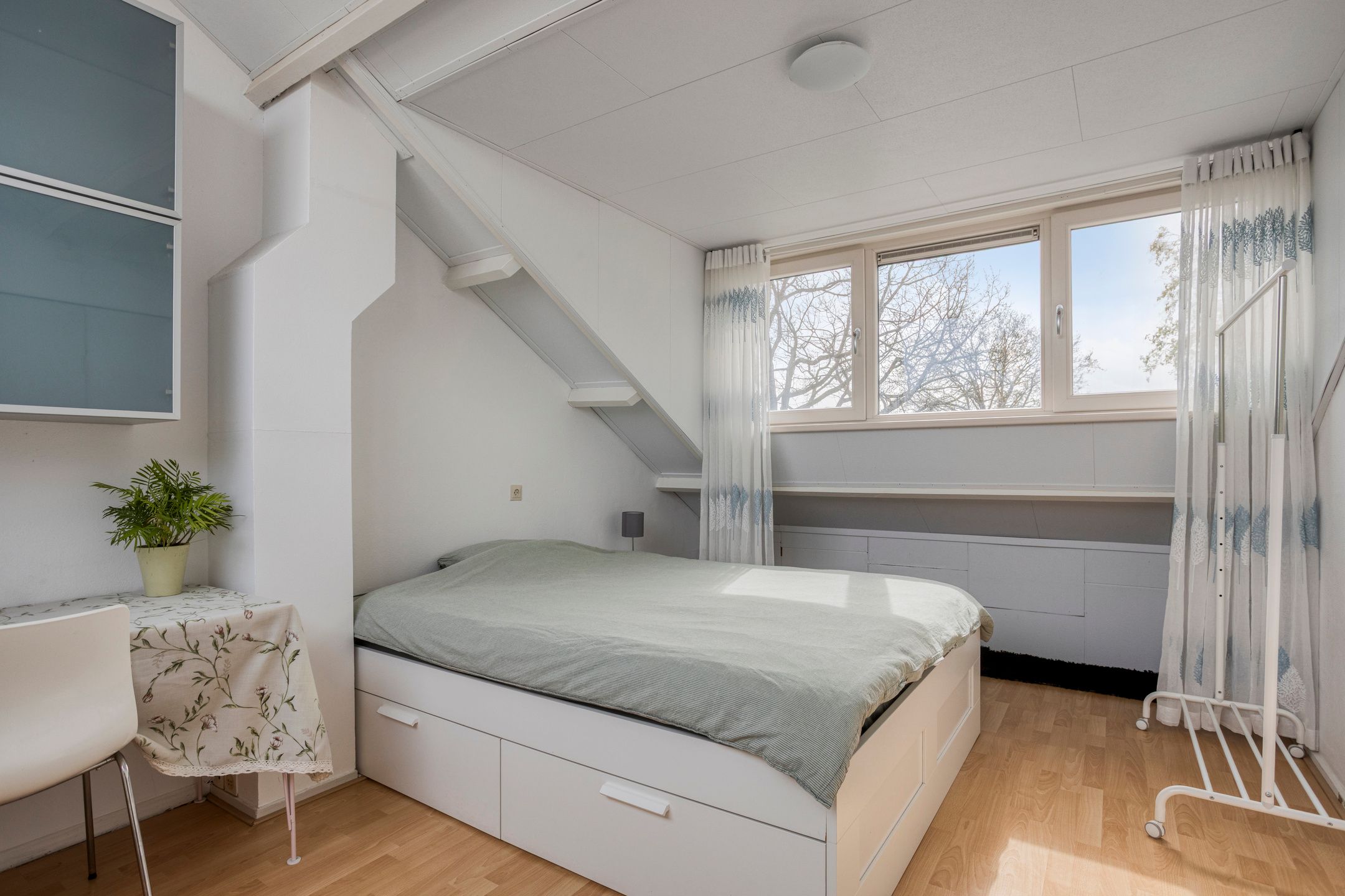 Spacious corner home with four bedrooms in family-friendly Rijnsburg neighborhood — 24