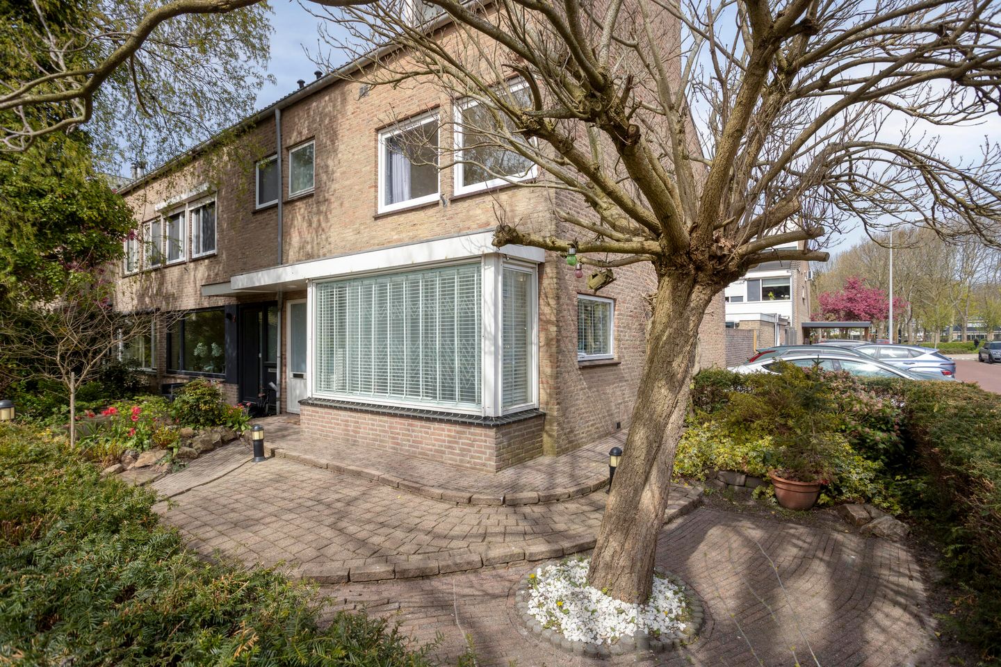 Spacious corner home with four bedrooms in family-friendly Rijnsburg neighborhood — 29