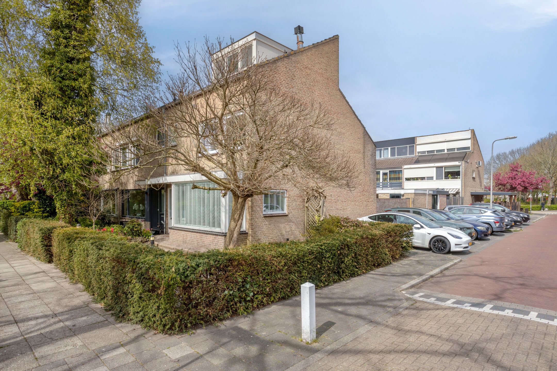 Spacious corner home with four bedrooms in family-friendly Rijnsburg neighborhood — 30