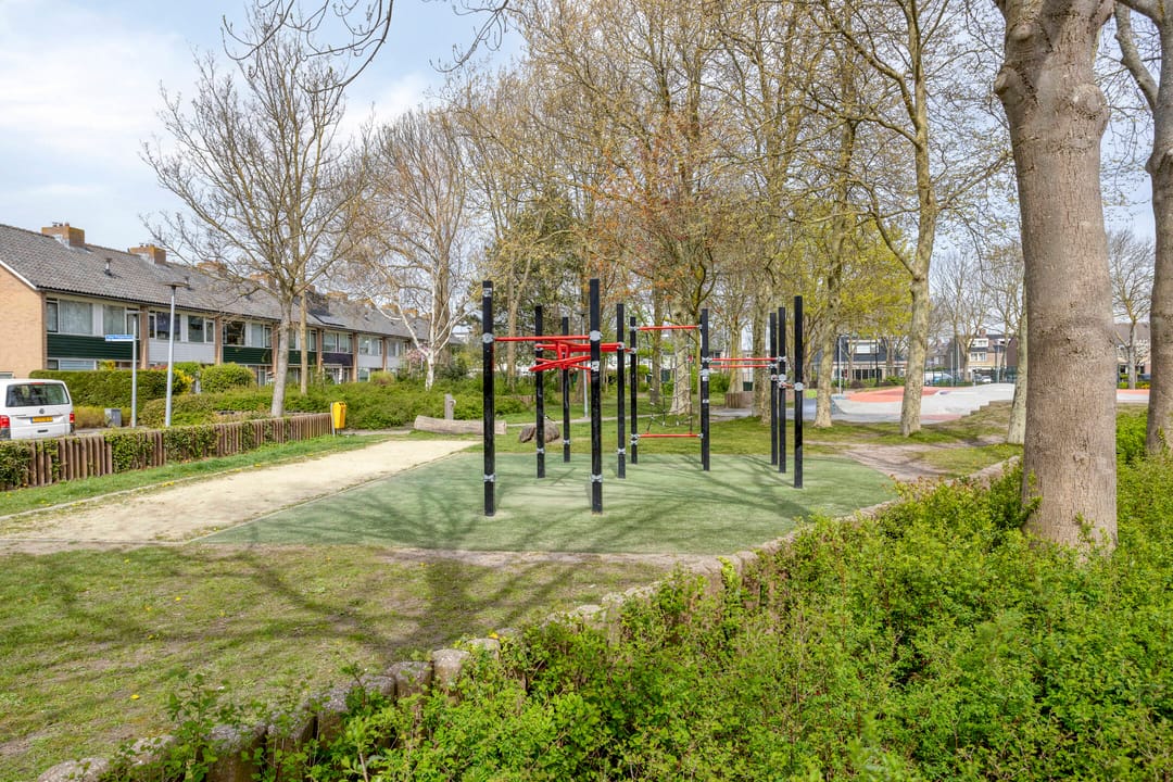 Spacious corner home with four bedrooms in family-friendly Rijnsburg neighborhood — 31