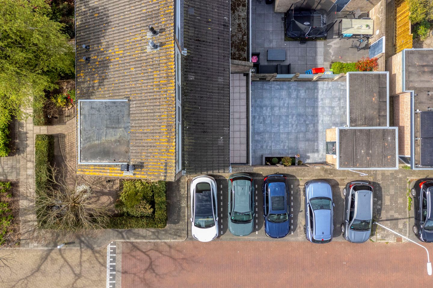Spacious corner home with four bedrooms in family-friendly Rijnsburg neighborhood — 34