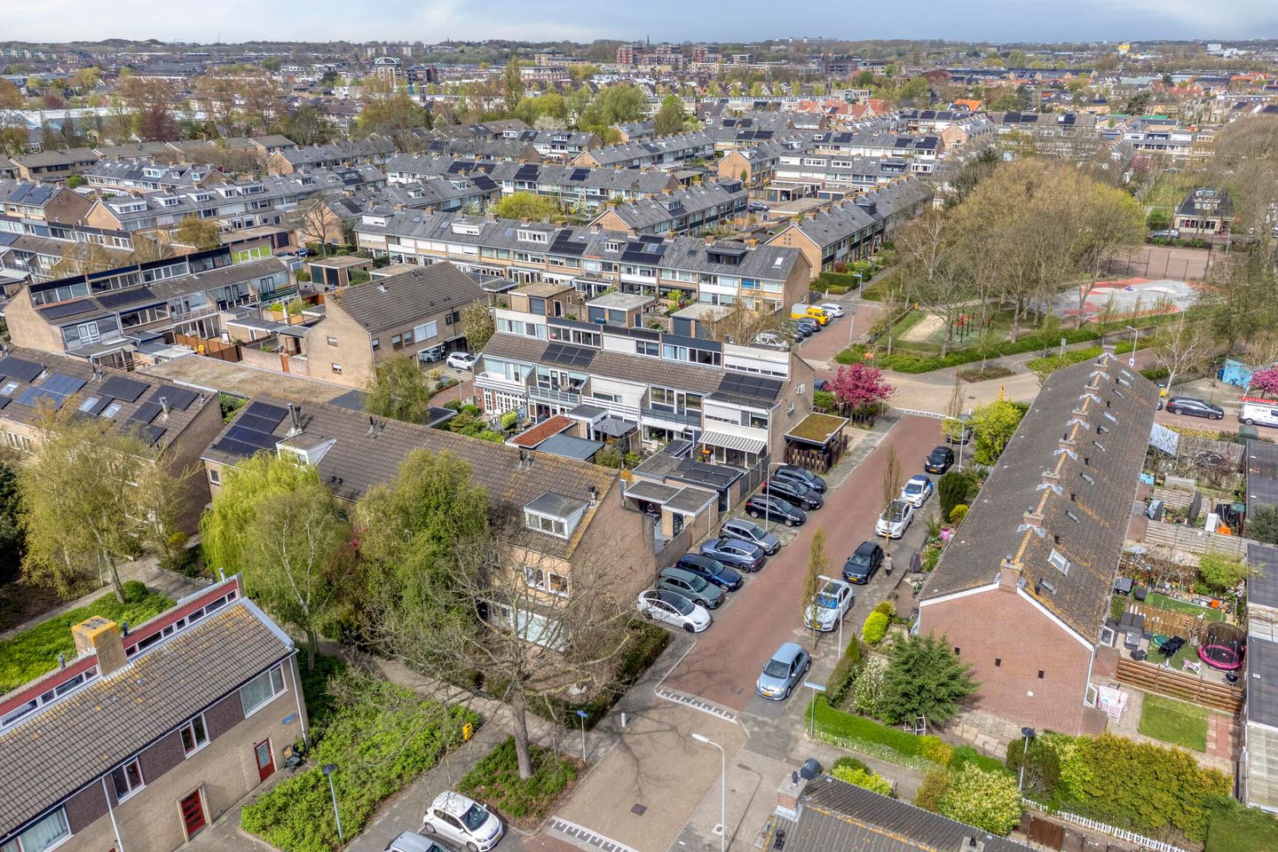 Spacious corner home with four bedrooms in family-friendly Rijnsburg neighborhood — 35